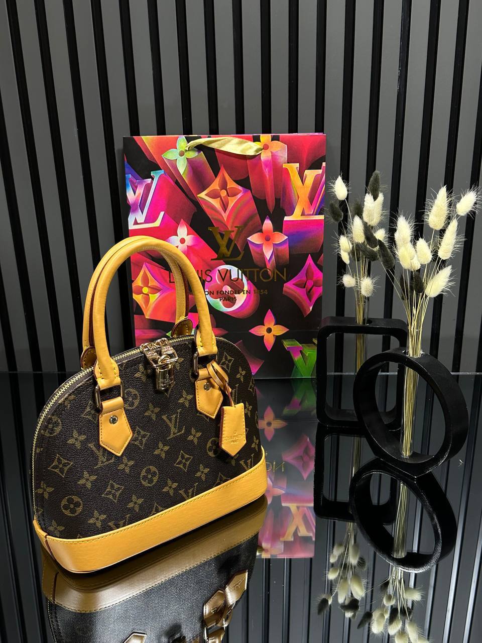 Louis Vuitton - LV32