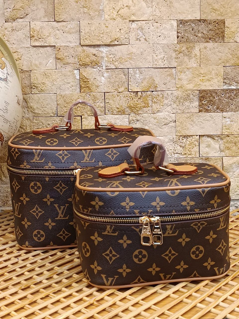 Louis Vuitton beauty case - LV44