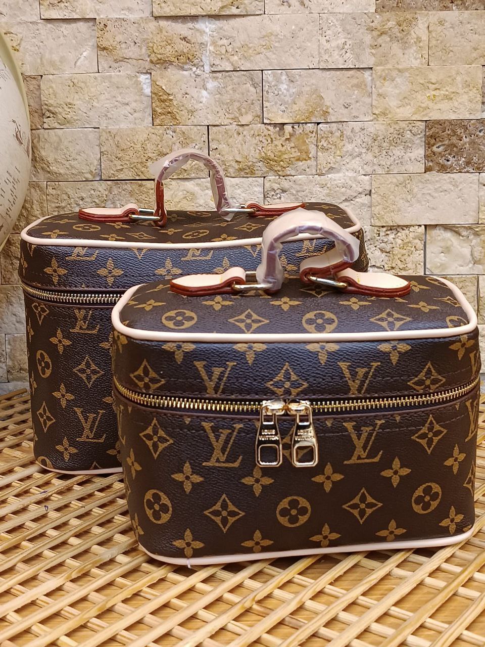 Louis Vuitton beauty case - LV49